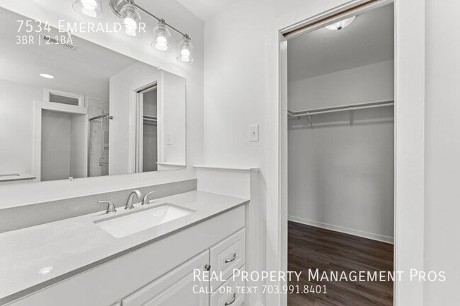 Building Photo - 7534 Emerald Dr