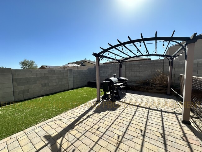 Building Photo - 5992 S Antrim Loop