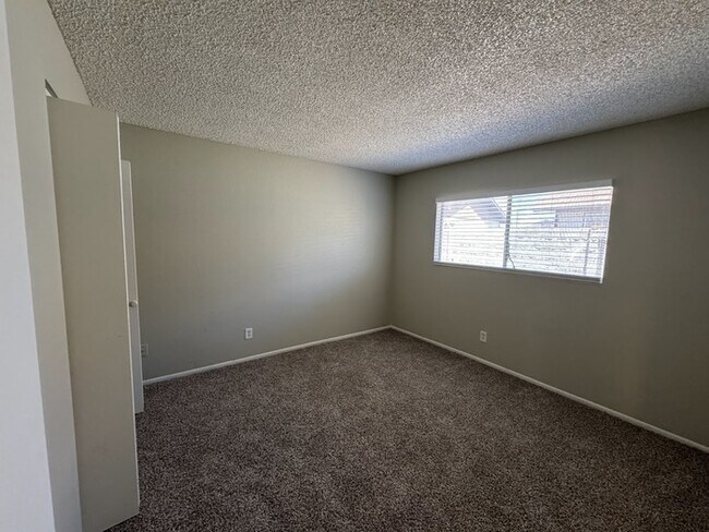 Building Photo - 5723 N 68th Dr