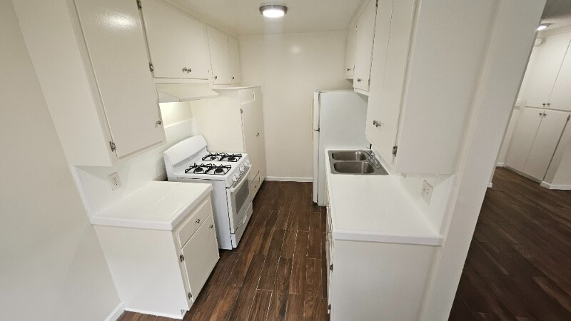 Building Photo - 866 W 126th St