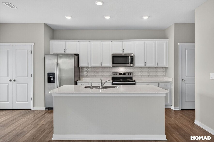 Building Photo - 912 Maywood Ln