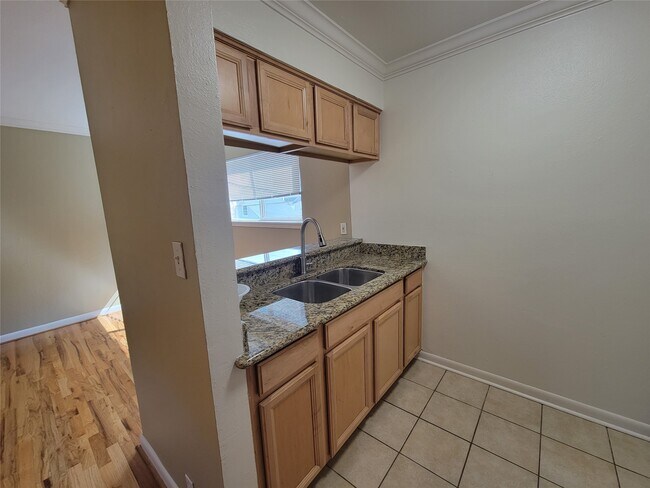 Building Photo - 1530 Heights Blvd