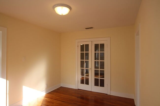 Building Photo - 845 S Donnybrook Ave
