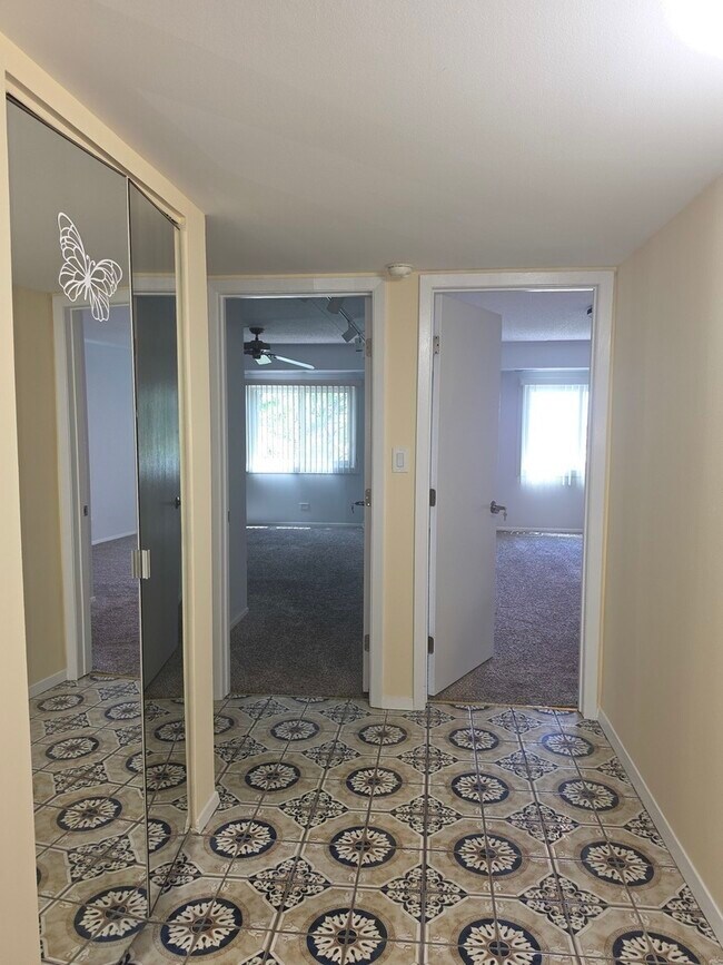 Building Photo - 350 Plum Creek Dr
