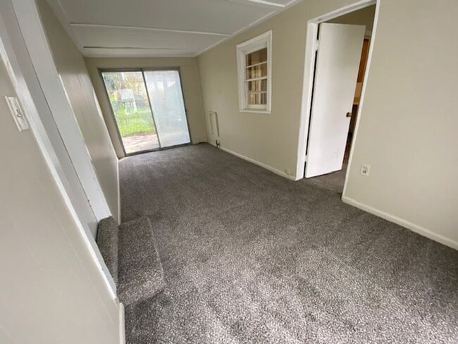 Building Photo - Charming West Akron Ranch with Walk-Throug...