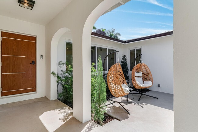 Building Photo - 616 NE 16th Terrace