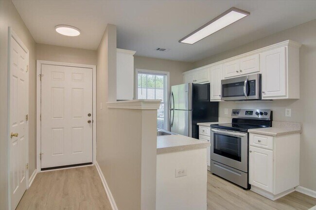 Building Photo - 608 Mickelson Way