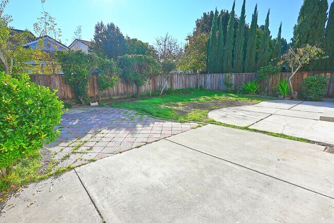 Building Photo - $4590 -- Beautifully Remodeled Brookvale Home on a Quiet Court