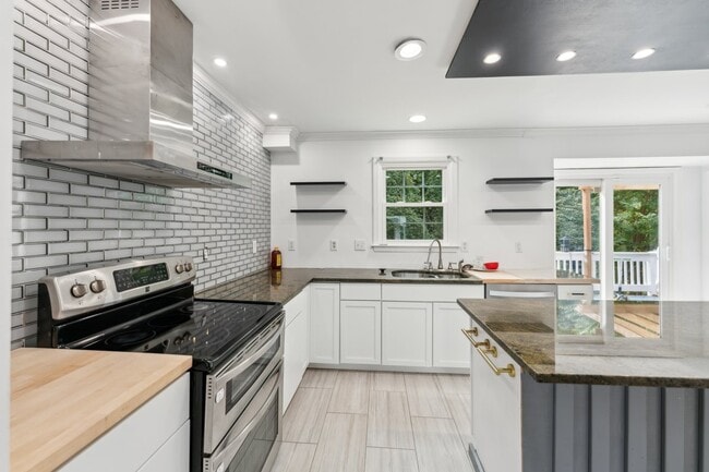 Building Photo - Charming 4 bedroom 3 bathroomSingle-Family Home for Rent! Discover your dream home with this stun...