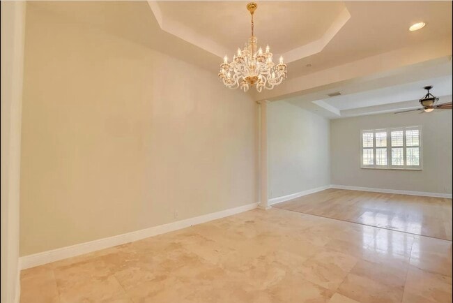 Building Photo - 545 NE 69th Cir