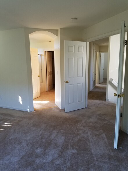 Master bedroom and walkin-closet - 1505 Hermocilla Way