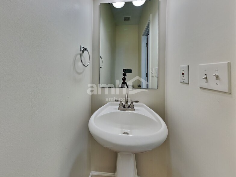 Building Photo - 103 Poplar Woods Dr