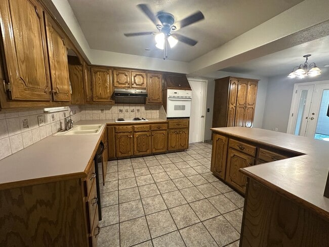 Building Photo - 312 S Avery Dr