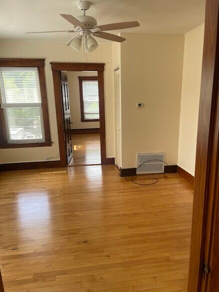 Building Photo - 348 Rollstone St