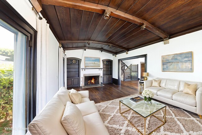 Building Photo - Incredible ocean views and private steps t...