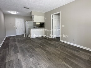 Building Photo - 1160 Comanche St