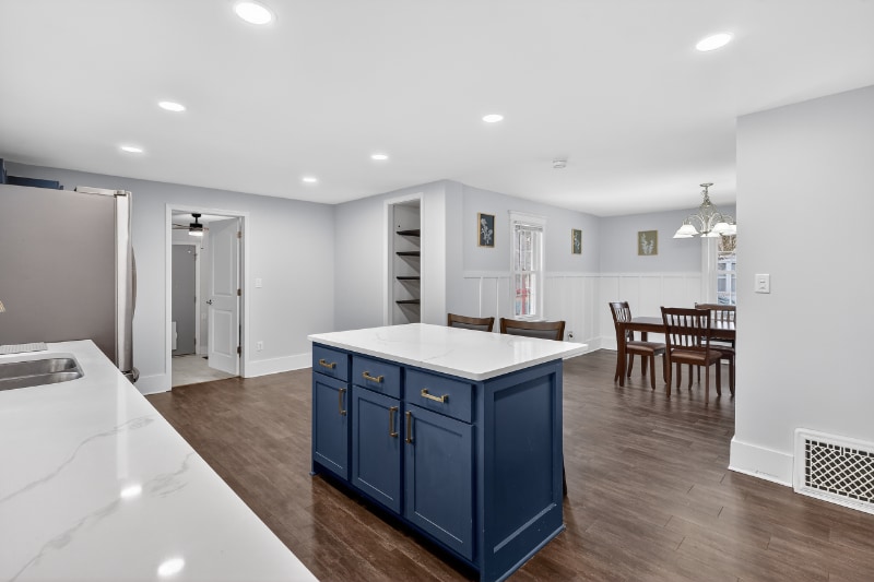 Building Photo - 430 N Linden St