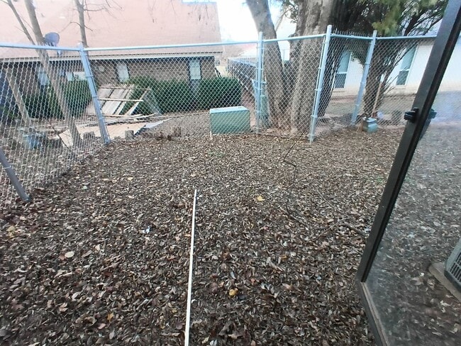 Building Photo - 3 bed, 2 bath - Carl Albert Schools!