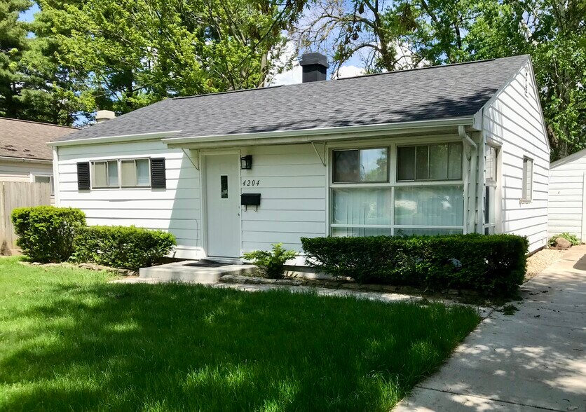 Building Photo - 4204 Woodvale Dr
