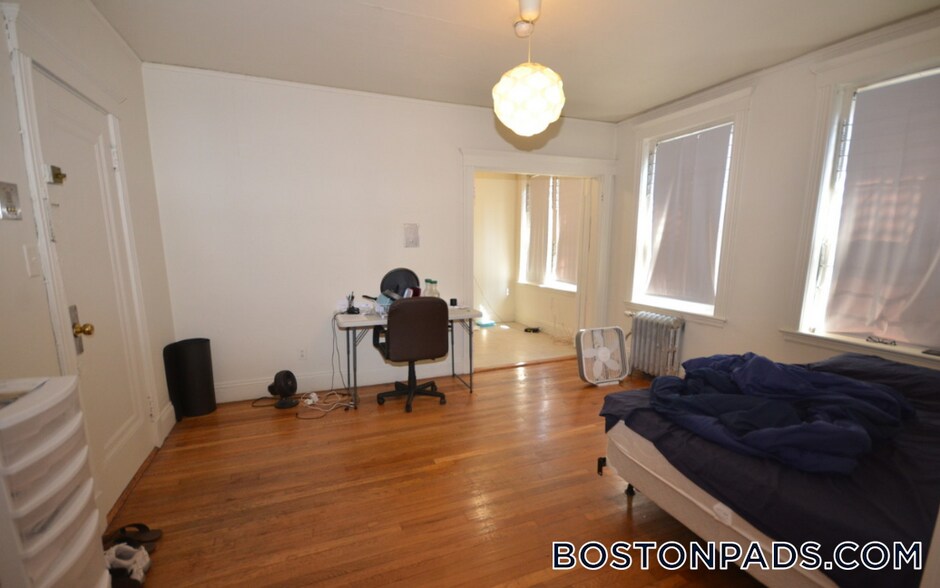 Building Photo - 231 Park Dr