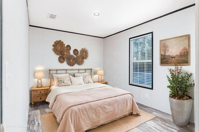 Building Photo - Huge 5 Bedroom 3 Bathroom Hastings Home Located w/ 1 Acre