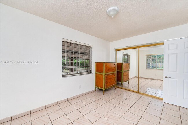 Building Photo - 1832 SW 62nd Pl