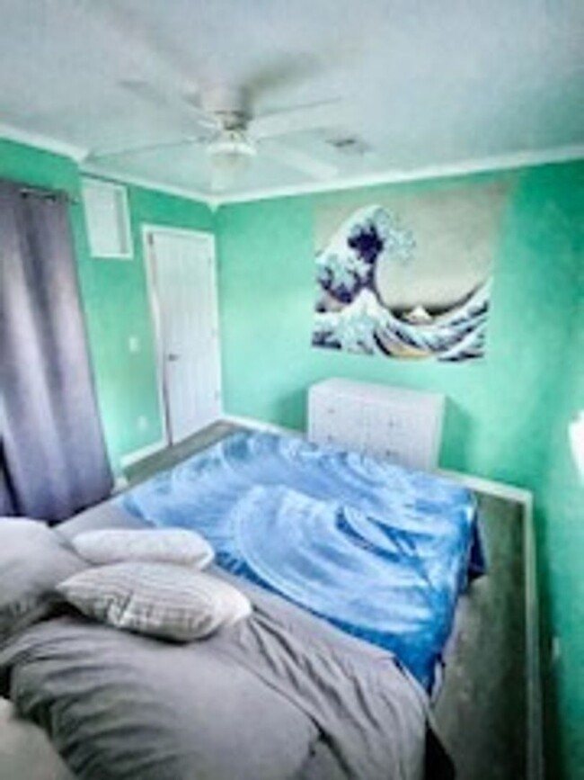 Building Photo - Welcome to this fully furnished 3 bedroom,...