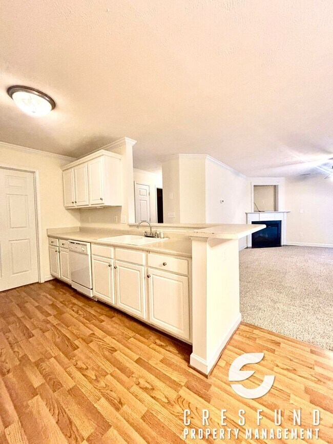 Building Photo - 2 Bed, 2 Bath - BRAND NEW CARPET!!! READY FOR MOVE IN TODAY!