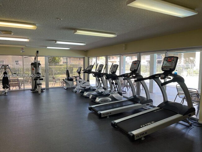Building Photo - 8750 Royal Palm Blvd