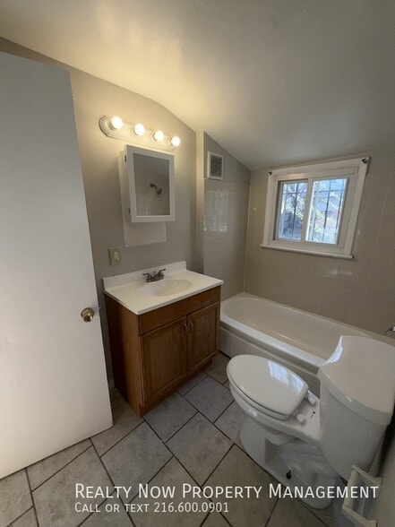 Building Photo - 3417 Storer Ave