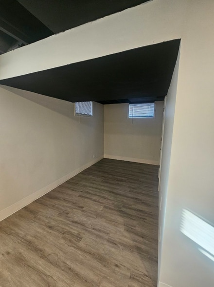 Building Photo - 8140 Meadow Ln