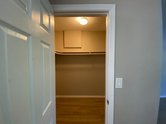 Building Photo - 2 Bedroom Condo in Arbor Hills Gated Community