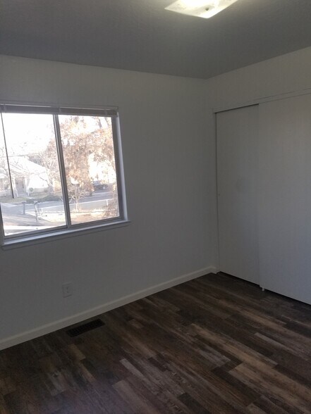 Building Photo - 421 10th St