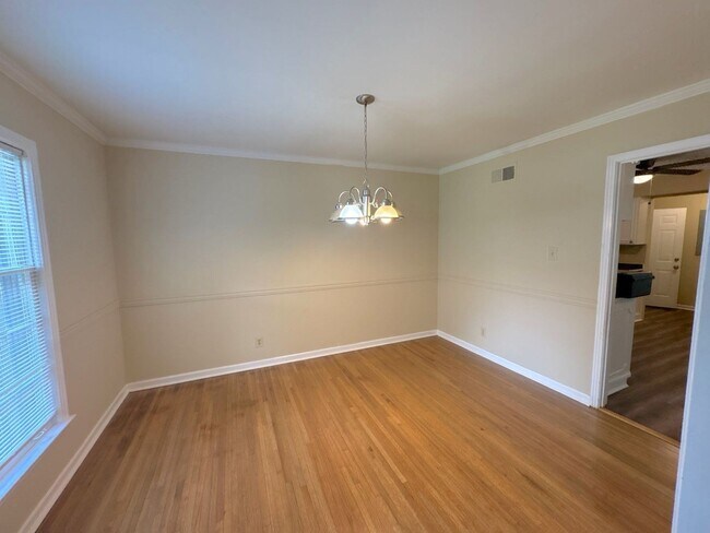 Building Photo - 5099 Oak Meadow Ave