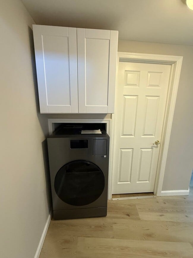 Building Photo - 2/3 Bedroom, 1 Bath Two Story Mill Street Apartment