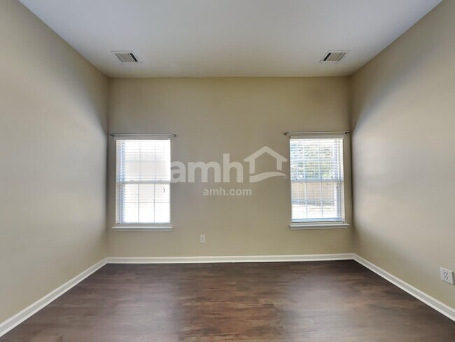 Building Photo - 12 Comesee Ct