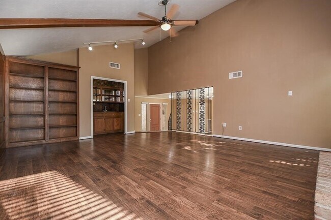 Building Photo - 7411 Betanna Dr