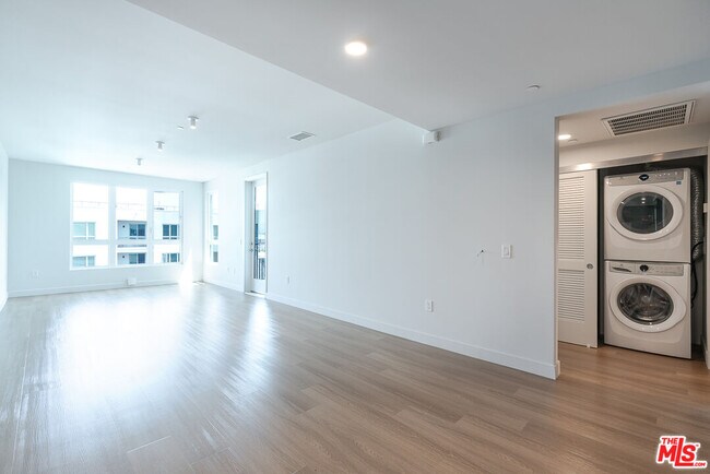 Building Photo - 10601 Washington Blvd