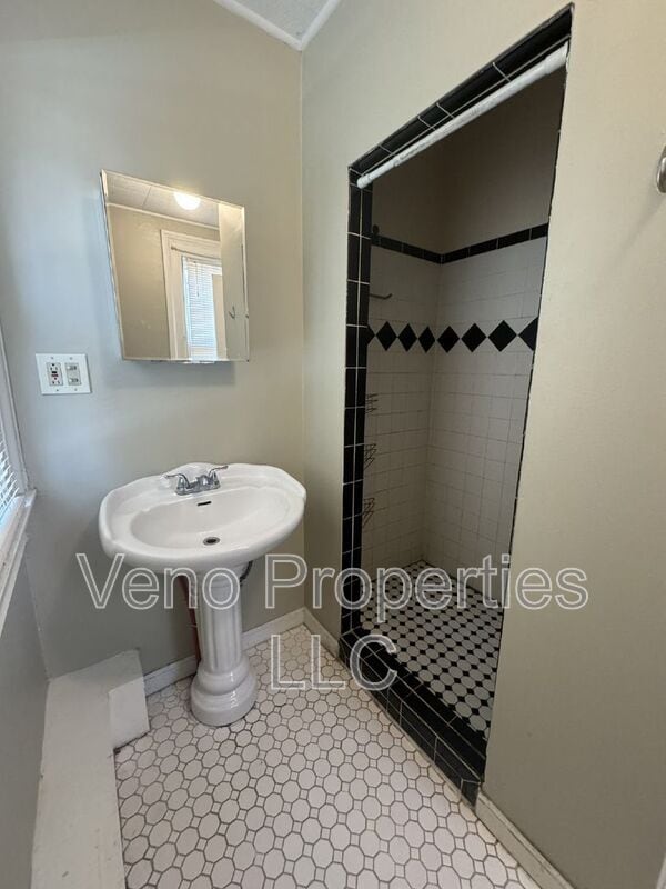 Building Photo - 18 2nd St