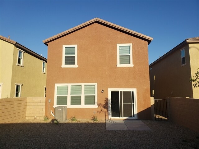 Building Photo - 5872 Petronius St
