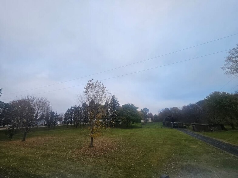 Building Photo - 11260 Fernbrook Ln N