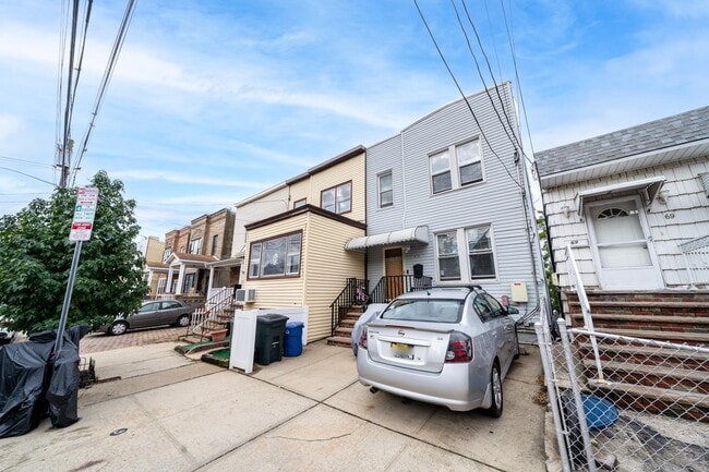 Building Photo - 67A Columbia Ave