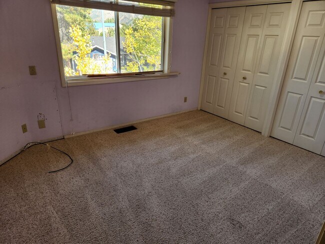 Building Photo - AVAILABLE SOON! Large Single level Sinagua...