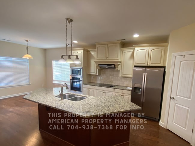 Building Photo - 4891 Breden St