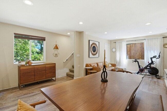 Building Photo - Beautiful Spacious 3-bedroom 2-Bath in Oakland!