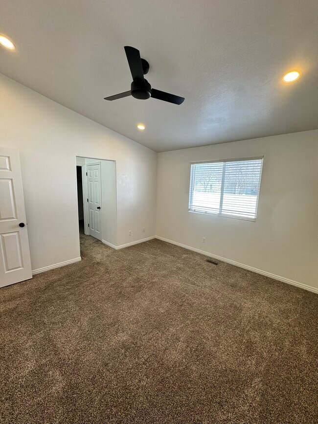 Building Photo - 4148 W 5060 S