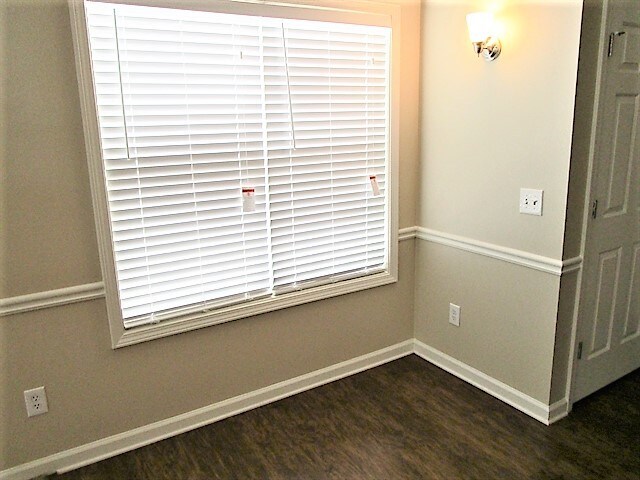 Building Photo - 113 Village Dr