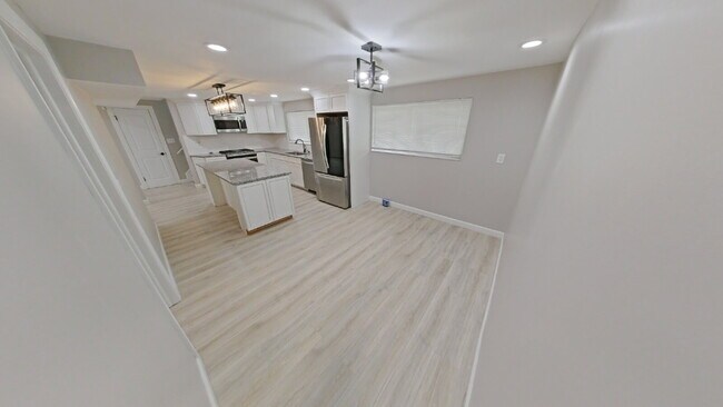 Building Photo - "3-Bed Sterling Heights Home with Granite Kitchen & Finished Basement!"