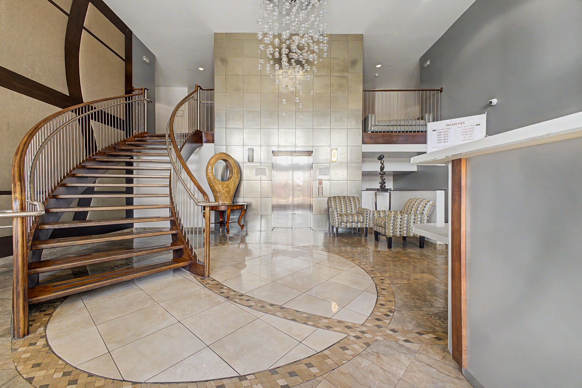 Building Photo - 945 E Playa del Norte Dr