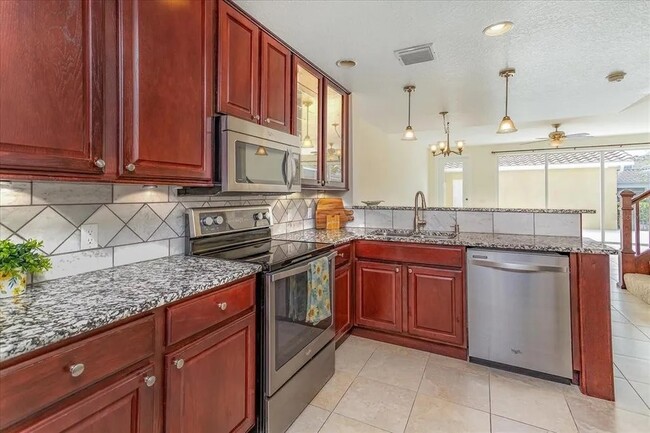 Custom Kitchen - 8438 Gilford Ln